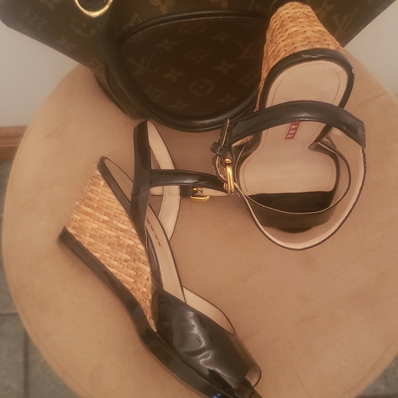 Black Prada Patent Wedge Wicker Heels Sandals - Picture 2 of 8